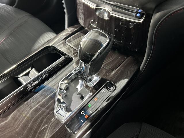 クラウン アスリートS-T 純正8型SDナビ バックカメラ フルセグ クルコン SOSコール アイドリングS ECO 革巻きステアリング パドルシフト 純正リアアンダースポイラー ETC 純正17インチAW lEDヘッドランプ(17枚目)