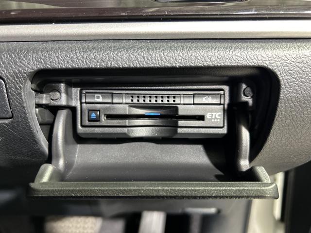 クラウン アスリートS-T 純正8型SDナビ バックカメラ フルセグ クルコン SOSコール アイドリングS ECO 革巻きステアリング パドルシフト 純正リアアンダースポイラー ETC 純正17インチAW lEDヘッドランプ(21枚目)