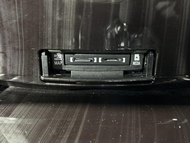 クラウン アスリートS-T 純正8型SDナビ バックカメラ フルセグ クルコン SOSコール アイドリングS ECO 革巻きステアリング パドルシフト 純正リアアンダースポイラー ETC 純正17インチAW lEDヘッドランプ(24枚目)