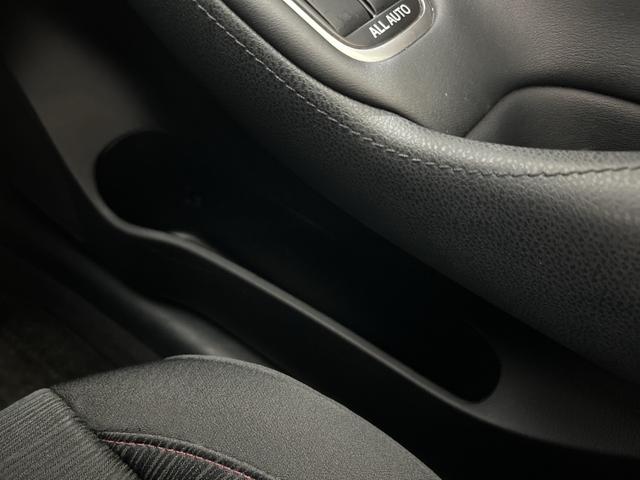 クラウン アスリートS-T 純正8型SDナビ バックカメラ フルセグ クルコン SOSコール アイドリングS ECO 革巻きステアリング パドルシフト 純正リアアンダースポイラー ETC 純正17インチAW lEDヘッドランプ(33枚目)