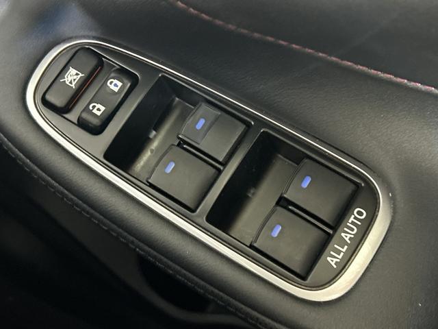 クラウン アスリートS-T 純正8型SDナビ バックカメラ フルセグ クルコン SOSコール アイドリングS ECO 革巻きステアリング パドルシフト 純正リアアンダースポイラー ETC 純正17インチAW lEDヘッドランプ(40枚目)