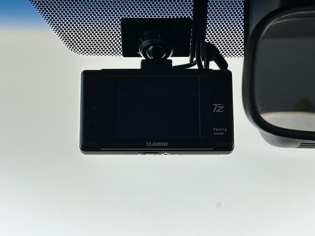 【前後ドライブレコーダー】映像・音声などの運転中の記録を残します。事故などを起こした起こされた時の証拠になりえますので、もしも時でも安心ですね。