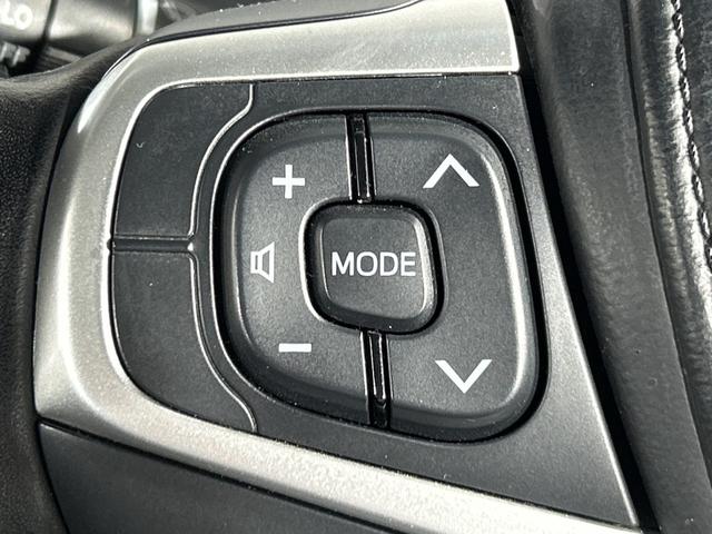 【ステアリングスイッチ】手元のボタンから、オーディオやナビなどの操作ができるので、よそ見をせずに安全に運転に集中できます!