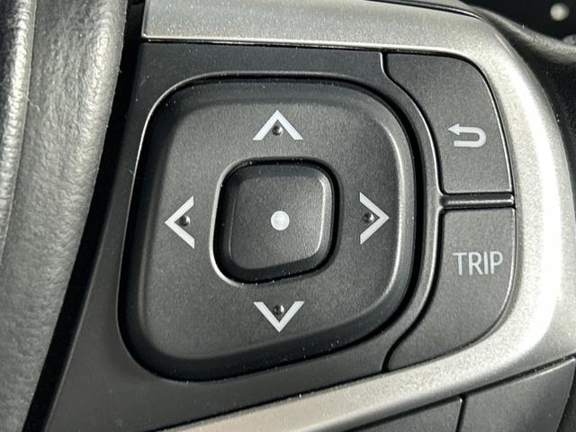 【ステアリングスイッチ】手元のボタンから、オーディオやナビなどの操作ができるので、よそ見をせずに安全に運転に集中できます!