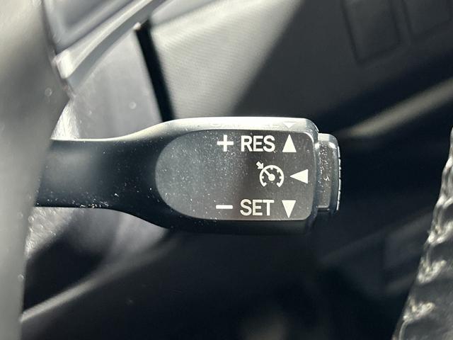 【クルーズコントロール】高速道路や自動車専用道路を走行中にドライバーが設定した速度で、アクセルペダルを踏まなくても、一定の車速で走行してくれます!