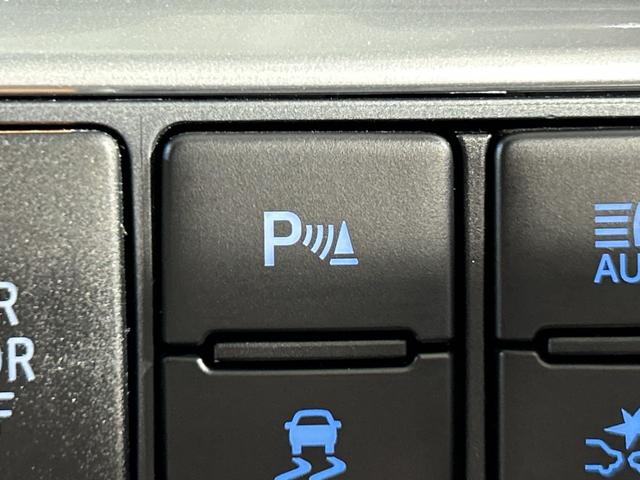 【クリアランスソナー】駐車、発進の低速走行時に、周囲の障害物をブザーとディスプレイ表示でお知らせして、衝突回避をサポートします!