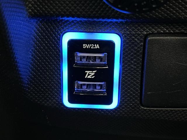 【アクセサリーソケット(電源ソケット)】電源からケーブルをつなげば、スマートフォンなどの電子機器の充電などを行うことができます!ゲーム機器や、カメラの充電にも便利ですね。