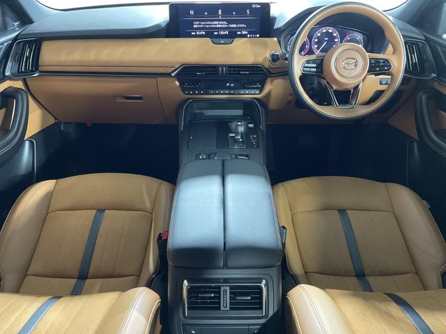 ＣＸ－６０ ＸＤ－ハイブリッド　プレミアムスポーツ　マツダコネクト１２．３型ＳＤナビ　ＢＯＳＥ　３６０度カメラ　パノラマＳＲ　ＰＢＤ　ｉ－ＡＣＴＩＶＳＥＮＳＥ　ステアリングＨ　革／スエードシート　前Ｐシート／ベンチレーション　前後シートＨ　ＡＬＨ　Ｑｉ（2枚目）