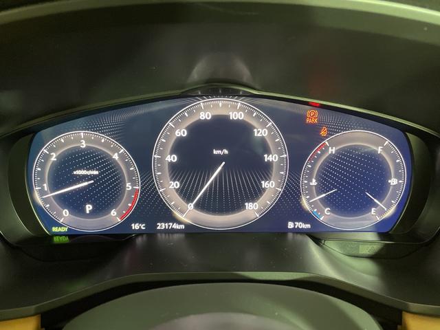 ＣＸ－６０ ＸＤ－ハイブリッド　プレミアムスポーツ　マツダコネクト１２．３型ＳＤナビ　ＢＯＳＥ　３６０度カメラ　パノラマＳＲ　ＰＢＤ　ｉ－ＡＣＴＩＶＳＥＮＳＥ　ステアリングＨ　革／スエードシート　前Ｐシート／ベンチレーション　前後シートＨ　ＡＬＨ　Ｑｉ（11枚目）