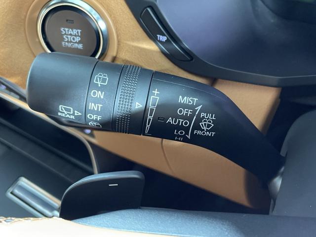 ＣＸ－６０ ＸＤ－ハイブリッド　プレミアムスポーツ　マツダコネクト１２．３型ＳＤナビ　ＢＯＳＥ　３６０度カメラ　パノラマＳＲ　ＰＢＤ　ｉ－ＡＣＴＩＶＳＥＮＳＥ　ステアリングＨ　革／スエードシート　前Ｐシート／ベンチレーション　前後シートＨ　ＡＬＨ　Ｑｉ（12枚目）