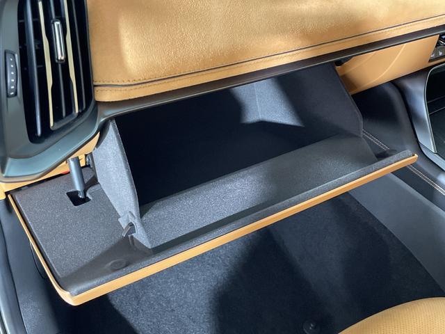 ＣＸ－６０ ＸＤ－ハイブリッド　プレミアムスポーツ　マツダコネクト１２．３型ＳＤナビ　ＢＯＳＥ　３６０度カメラ　パノラマＳＲ　ＰＢＤ　ｉ－ＡＣＴＩＶＳＥＮＳＥ　ステアリングＨ　革／スエードシート　前Ｐシート／ベンチレーション　前後シートＨ　ＡＬＨ　Ｑｉ（42枚目）