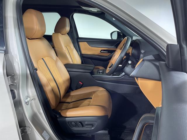 ＣＸ－６０ ＸＤ－ハイブリッド　プレミアムスポーツ　マツダコネクト１２．３型ＳＤナビ　ＢＯＳＥ　３６０度カメラ　パノラマＳＲ　ＰＢＤ　ｉ－ＡＣＴＩＶＳＥＮＳＥ　ステアリングＨ　革／スエードシート　前Ｐシート／ベンチレーション　前後シートＨ　ＡＬＨ　Ｑｉ（47枚目）