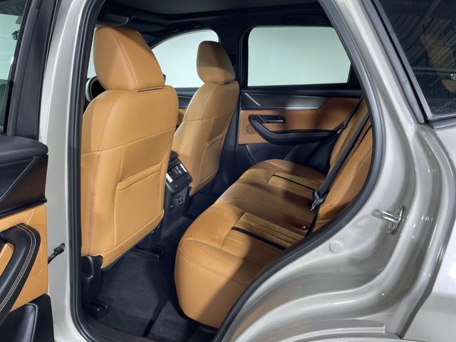 ＣＸ－６０ ＸＤ－ハイブリッド　プレミアムスポーツ　マツダコネクト１２．３型ＳＤナビ　ＢＯＳＥ　３６０度カメラ　パノラマＳＲ　ＰＢＤ　ｉ－ＡＣＴＩＶＳＥＮＳＥ　ステアリングＨ　革／スエードシート　前Ｐシート／ベンチレーション　前後シートＨ　ＡＬＨ　Ｑｉ（57枚目）