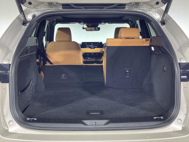 ＣＸ－６０ ＸＤ－ハイブリッド　プレミアムスポーツ　マツダコネクト１２．３型ＳＤナビ　ＢＯＳＥ　３６０度カメラ　パノラマＳＲ　ＰＢＤ　ｉ－ＡＣＴＩＶＳＥＮＳＥ　ステアリングＨ　革／スエードシート　前Ｐシート／ベンチレーション　前後シートＨ　ＡＬＨ　Ｑｉ（60枚目）