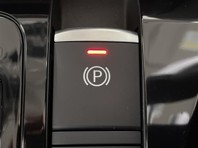 デリカミニ T プレミアム 届出済未使用車 純正9型DA e-アシスト マイパイロット 2トーンカラー ルーフレール 両側電動 Dルームミラー マルチアラウンドビューM 前シートH ステアリングH LED 電動PB/オートBH(10枚目)