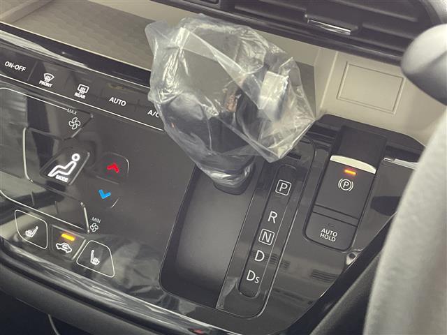 デリカミニ T プレミアム 届出済未使用車 純正9型DA e-アシスト マイパイロット 2トーンカラー ルーフレール 両側電動 Dルームミラー マルチアラウンドビューM 前シートH ステアリングH LED 電動PB/オートBH(25枚目)