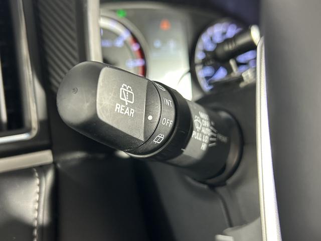 デリカD:5 シャモニー 社外11型ナビ マルチアラウンドビューM セーフティA 両側電動 PBD アイドリングS LEDヘッド/フォグランプ 半革シート D席パワーシート 前シートヒーター パドルシフト ステアリングH(17枚目)