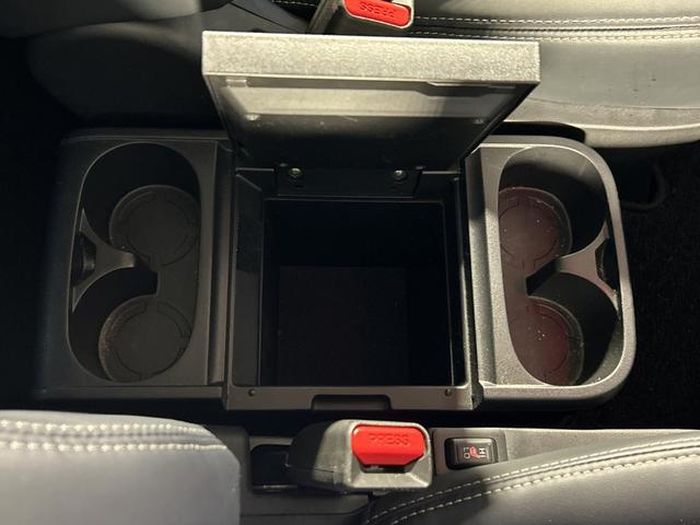 デリカD:5 シャモニー 社外11型ナビ マルチアラウンドビューM セーフティA 両側電動 PBD アイドリングS LEDヘッド/フォグランプ 半革シート D席パワーシート 前シートヒーター パドルシフト ステアリングH(51枚目)