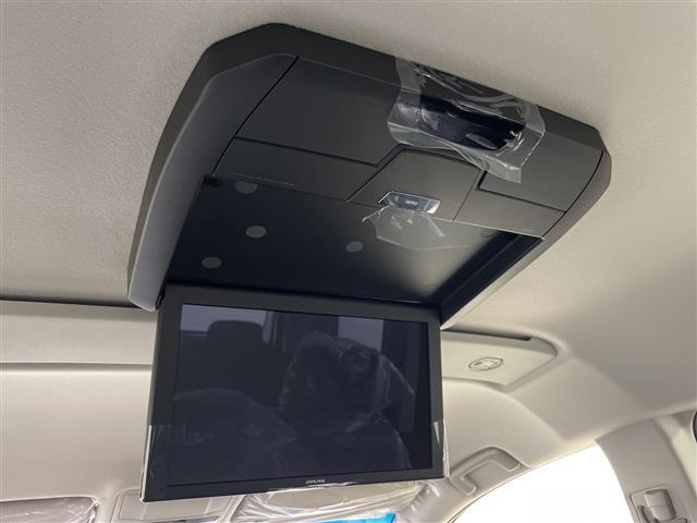 デリカD:5 シャモニー 登録済未使用車 4WD 9型ナビ フリップダウンモニター ステアリングヒーター 両側電動スライドドア シートヒーター パワーシート 電動リアゲート マルチビューカメラ 自動防眩ミラー スペアキー TV(4枚目)