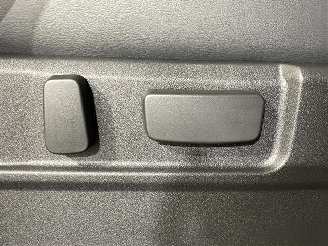 デリカD:5 シャモニー 登録済未使用車 4WD 9型ナビ フリップダウンモニター ステアリングヒーター 両側電動スライドドア シートヒーター パワーシート 電動リアゲート マルチビューカメラ 自動防眩ミラー スペアキー TV(10枚目)