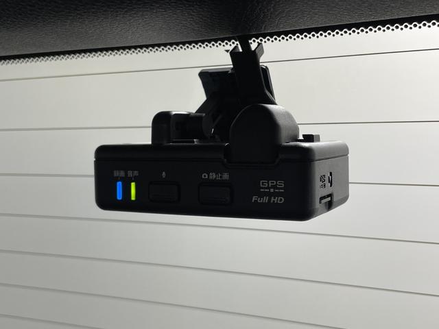 オデッセイ アブソルート・EXホンダセンシング ホンダセンシング 純正8型ナビ 全方位カメラ パーキングアシスト 両側電動スライドドア シートヒーター パワーシート オットマン ビルトインETC2.0 前後ドライブレコーダー パドルシフト LED(9枚目)