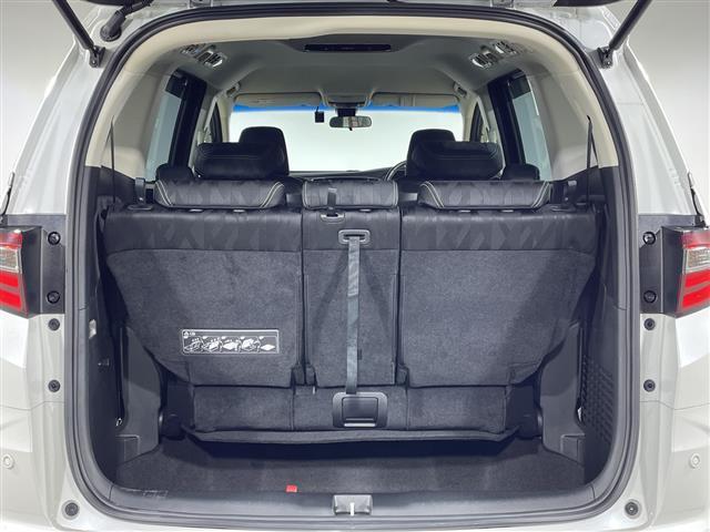 オデッセイ アブソルート・EXホンダセンシング ホンダセンシング 純正8型ナビ 全方位カメラ パーキングアシスト 両側電動スライドドア シートヒーター パワーシート オットマン ビルトインETC2.0 前後ドライブレコーダー パドルシフト LED(17枚目)