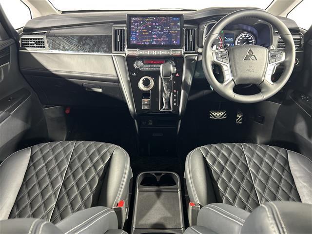 デリカD:5 ブラックエディション 11型ナビ マルチアラウンドビューモニター オートステップ 両側電動スライドドア レザーシート パワーシート シートヒーター パワーバックドア パドルシフト ステアリングヒーター LED マット(2枚目)