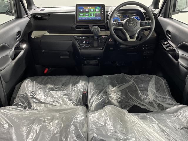 デリカミニ Ｔ　プレミアム　純正９型ＤＡ　アラウンドビューモニター　２トーンカラー　ｅ－Ａｓｓｉｓｔ　ＭＩ－ＰＩＬＯＴ　デジタルインナーミラー　両側電動　ＬＥＤヘッドランプ　前シートヒーター　半革シート　ステアリングヒーター（2枚目）