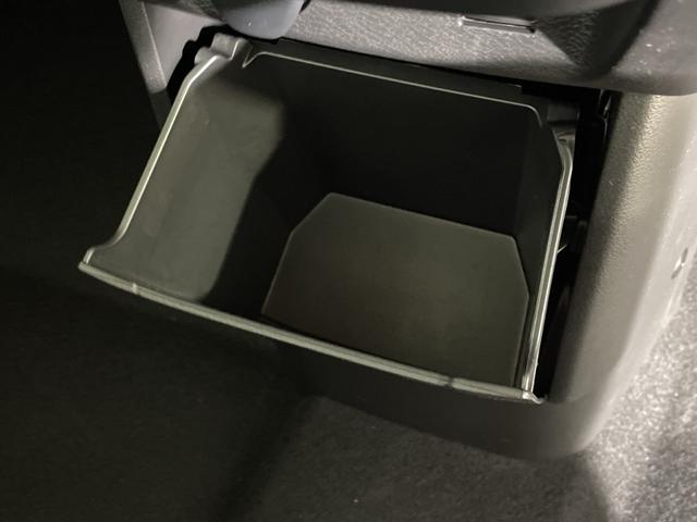 デリカミニ Ｔ　プレミアム　純正９型ＤＡ　アラウンドビューモニター　２トーンカラー　ｅ－Ａｓｓｉｓｔ　ＭＩ－ＰＩＬＯＴ　デジタルインナーミラー　両側電動　ＬＥＤヘッドランプ　前シートヒーター　半革シート　ステアリングヒーター（33枚目）