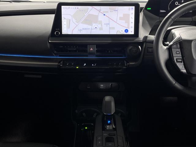 プリウス Ｚ　トヨタセーフティセンス　純正１２．３型ＤＡ　パノラミックビューモニター　デジタルインナーミラー　ＡＣ１００Ｖ　ＢＳＭ　置くだけ充電　メモリシート　シートヒーター　ベンチレーション　モデリスタエアロ（16枚目）
