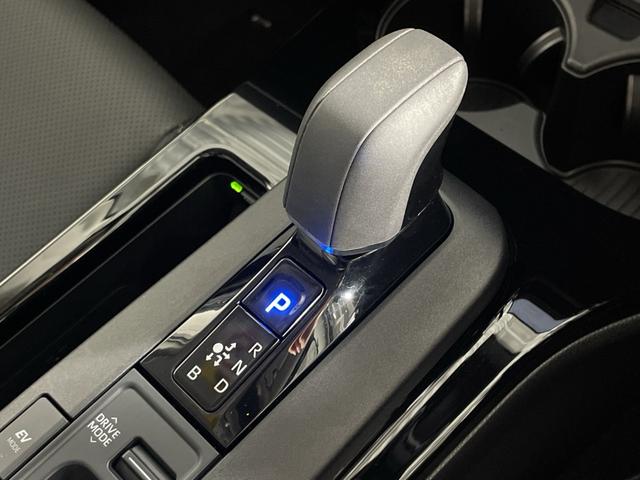 プリウス Ｚ　トヨタセーフティセンス　純正１２．３型ＤＡ　パノラミックビューモニター　デジタルインナーミラー　ＡＣ１００Ｖ　ＢＳＭ　置くだけ充電　メモリシート　シートヒーター　ベンチレーション　モデリスタエアロ（17枚目）