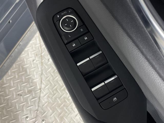 プリウス Ｚ　トヨタセーフティセンス　純正１２．３型ＤＡ　パノラミックビューモニター　デジタルインナーミラー　ＡＣ１００Ｖ　ＢＳＭ　置くだけ充電　メモリシート　シートヒーター　ベンチレーション　モデリスタエアロ（40枚目）