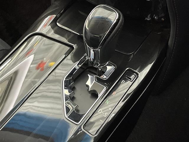 クラウンハイブリッド アスリートＳ　純正メーカーナビ　バックカメラ　クルコン　フルセグ　ＴＲＤフルスポイラー　ＲＡＹＳ２０インチＡＷ　前席シートヒーター／パワーシート　革巻きステアリング　ステアリングヒーター　純正ＥＴＣ　ＬＥＤランプ（19枚目）