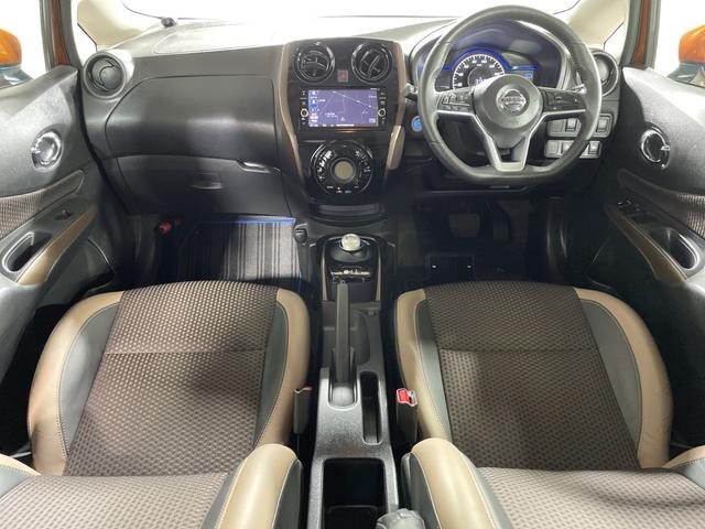 ノート ｅ－パワー　メダリスト　エマージェンシーブレーキ　純正７型ナビ　アラウンドビューモニター　インテリジェントルームミラー　ＥＴＣ　前後ドライブレコーダー　ハーフレザーシート　ソナー　レーダークルーズコントロール　革巻きハンドル（2枚目）