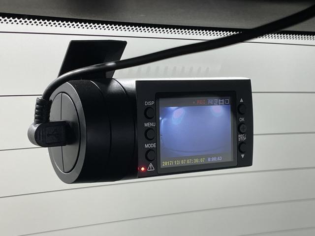 ノート ｅ－パワー　メダリスト　エマージェンシーブレーキ　純正７型ナビ　アラウンドビューモニター　インテリジェントルームミラー　ＥＴＣ　前後ドライブレコーダー　ハーフレザーシート　ソナー　レーダークルーズコントロール　革巻きハンドル（7枚目）