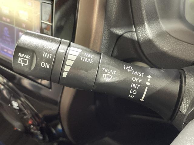 ノート ｅ－パワー　メダリスト　エマージェンシーブレーキ　純正７型ナビ　アラウンドビューモニター　インテリジェントルームミラー　ＥＴＣ　前後ドライブレコーダー　ハーフレザーシート　ソナー　レーダークルーズコントロール　革巻きハンドル（10枚目）