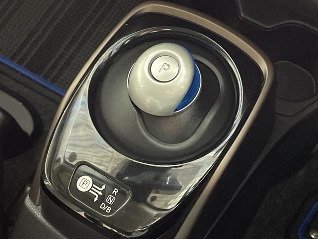 ノート ｅ－パワー　メダリスト　エマージェンシーブレーキ　純正７型ナビ　アラウンドビューモニター　インテリジェントルームミラー　ＥＴＣ　前後ドライブレコーダー　ハーフレザーシート　ソナー　レーダークルーズコントロール　革巻きハンドル（16枚目）