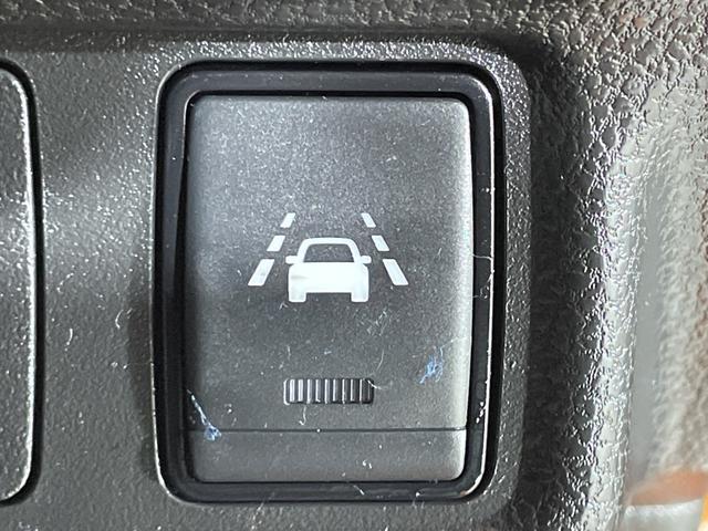 ノート ｅ－パワー　メダリスト　エマージェンシーブレーキ　純正７型ナビ　アラウンドビューモニター　インテリジェントルームミラー　ＥＴＣ　前後ドライブレコーダー　ハーフレザーシート　ソナー　レーダークルーズコントロール　革巻きハンドル（20枚目）