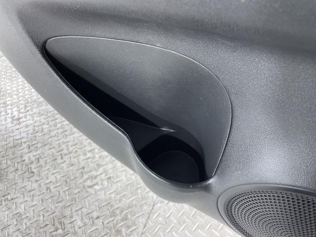 ノート ｅ－パワー　メダリスト　エマージェンシーブレーキ　純正７型ナビ　アラウンドビューモニター　インテリジェントルームミラー　ＥＴＣ　前後ドライブレコーダー　ハーフレザーシート　ソナー　レーダークルーズコントロール　革巻きハンドル（28枚目）