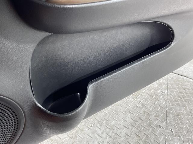 ノート ｅ－パワー　メダリスト　エマージェンシーブレーキ　純正７型ナビ　アラウンドビューモニター　インテリジェントルームミラー　ＥＴＣ　前後ドライブレコーダー　ハーフレザーシート　ソナー　レーダークルーズコントロール　革巻きハンドル（29枚目）