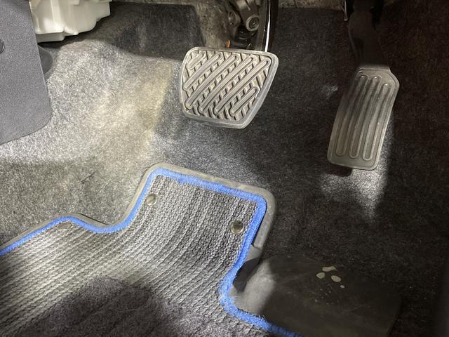 ノート ｅ－パワー　メダリスト　エマージェンシーブレーキ　純正７型ナビ　アラウンドビューモニター　インテリジェントルームミラー　ＥＴＣ　前後ドライブレコーダー　ハーフレザーシート　ソナー　レーダークルーズコントロール　革巻きハンドル（40枚目）