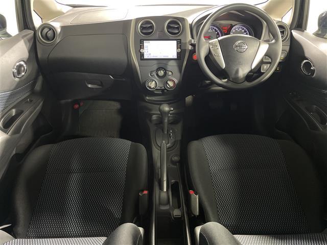 ノート Ｘ　純正ナビ　アラウンドビューＭ　フルセグ　クルーズコントロール　エマージェンシーブレーキ　車線逸脱警報　前後ドラレコ　ＬＥＤヘッドランプ　アイドリングストップ　前後ソナー　日産１５インチＡＷ　ＥＴＣ（2枚目）