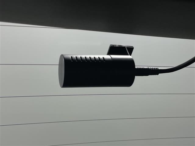 ノート Ｘ　純正ナビ　アラウンドビューＭ　フルセグ　クルーズコントロール　エマージェンシーブレーキ　車線逸脱警報　前後ドラレコ　ＬＥＤヘッドランプ　アイドリングストップ　前後ソナー　日産１５インチＡＷ　ＥＴＣ（7枚目）