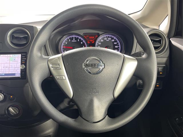 ノート Ｘ　純正ナビ　アラウンドビューＭ　フルセグ　クルーズコントロール　エマージェンシーブレーキ　車線逸脱警報　前後ドラレコ　ＬＥＤヘッドランプ　アイドリングストップ　前後ソナー　日産１５インチＡＷ　ＥＴＣ（9枚目）