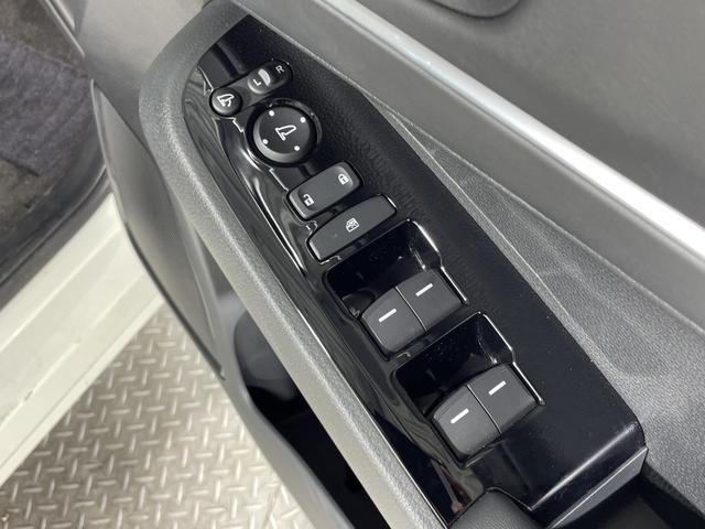 ヴェゼル ｅ：ＨＥＶ　Ｚ　ホンダコネクト９型ディスプレイ　ナビ　Ｂカメラ　ホンダセンシング　ＢＳＩ　ＡＣＬ　ＰＢＤ　ＬＥＤヘッドランプ　パドルシフト　ステアリングＨ　半革シート　前シートヒーター　前後ＵＳＢ　ワイヤレス充電（37枚目）