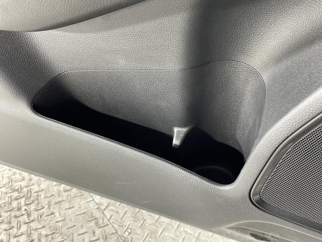 ヴェゼル ｅ：ＨＥＶ　Ｚ　ホンダコネクト９型ディスプレイ　ナビ　Ｂカメラ　ホンダセンシング　ＢＳＩ　ＡＣＬ　ＰＢＤ　ＬＥＤヘッドランプ　パドルシフト　ステアリングＨ　半革シート　前シートヒーター　前後ＵＳＢ　ワイヤレス充電（38枚目）