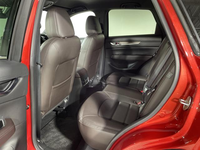 ＣＸ－５ ＸＤ　エクスクルーシブモード　マツダコネクト　３６０度ビュー　ＢＯＳＥ　ＨＵＤ　ＰＢＤ　ｉ－ＡＣＴＩＶＳＥＮＳＥ　ＳＣＢＳ　ＳＢＳ　ＭＲＣＣ　ＢＳＭ　前席パワシート／ベンチレーション　前席後席シートヒーター　ステアリングヒーター（51枚目）