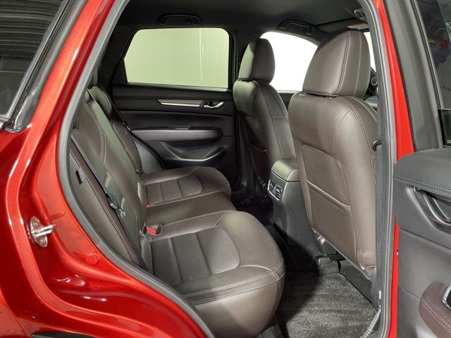 ＣＸ－５ ＸＤ　エクスクルーシブモード　マツダコネクト　３６０度ビュー　ＢＯＳＥ　ＨＵＤ　ＰＢＤ　ｉ－ＡＣＴＩＶＳＥＮＳＥ　ＳＣＢＳ　ＳＢＳ　ＭＲＣＣ　ＢＳＭ　前席パワシート／ベンチレーション　前席後席シートヒーター　ステアリングヒーター（53枚目）