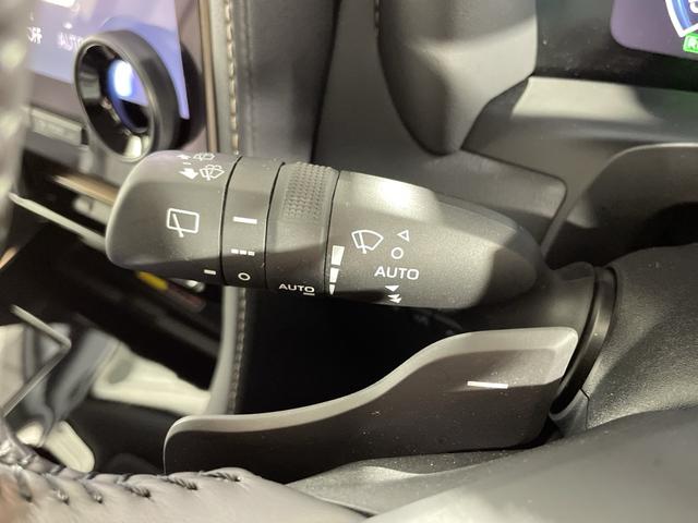 アルファードハイブリッド Ｚ　トヨタセーフティセンス　純正１４型ＤＡ　純正フリップダウンモニター　独立ムーンルーフ　ユニバーサルステップ　レザー調シート　メモリシート　シートヒーター　ベンチレーション　デジタルインナーミラー（13枚目）