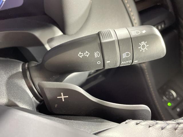 アルファードハイブリッド Ｚ　トヨタセーフティセンス　純正１４型ＤＡ　純正フリップダウンモニター　独立ムーンルーフ　ユニバーサルステップ　レザー調シート　メモリシート　シートヒーター　ベンチレーション　デジタルインナーミラー（14枚目）